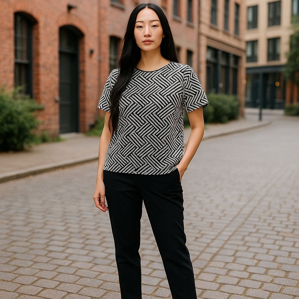 W5 Black and White Geometric Short Sleeve Tee Size S